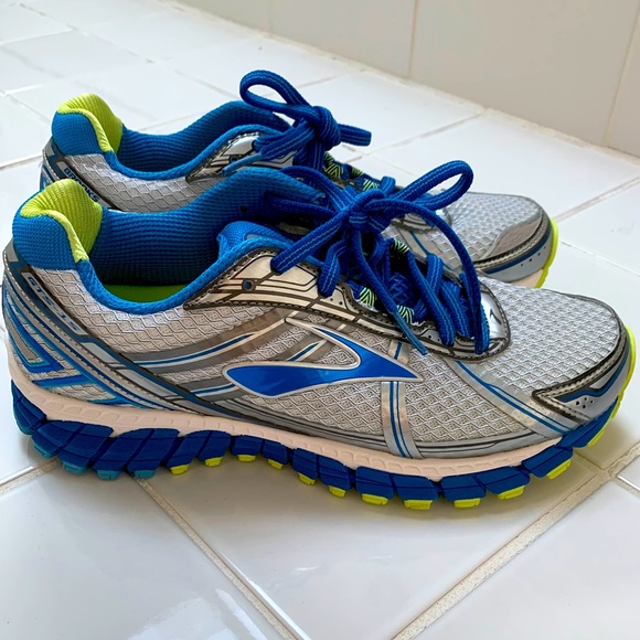 brooks adrenaline size 8